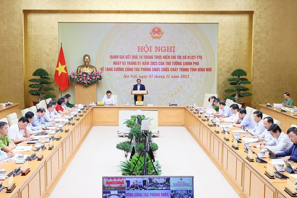 Sáng 5/11, tại Hà Nội, Thủ tướng Phạm Minh Chính chủ trì Hội nghị Trực tuyến Toàn quốc đánh giá kết quả 10 tháng thực hiện Chỉ thị số 01/CT-TTG ngày 3/1/2023 của Thủ tướng Chính phủ về tăng cường công tác phòng cháy, chữa cháy trong tình hình mới. (Ảnh: Dương Giang/TTXVN)