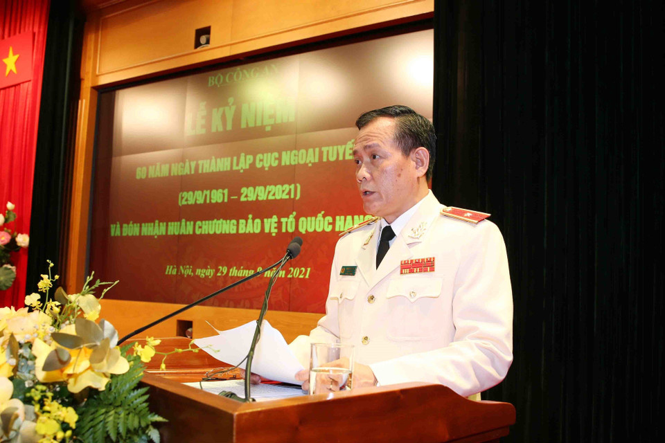 Thiếu tướng Đoàn Hùng Sơn, Cục trưởng Cục Ngoại tuyến (Bộ Công an) phát biểu. (Ảnh: Phạm Kiên/TTXVN)