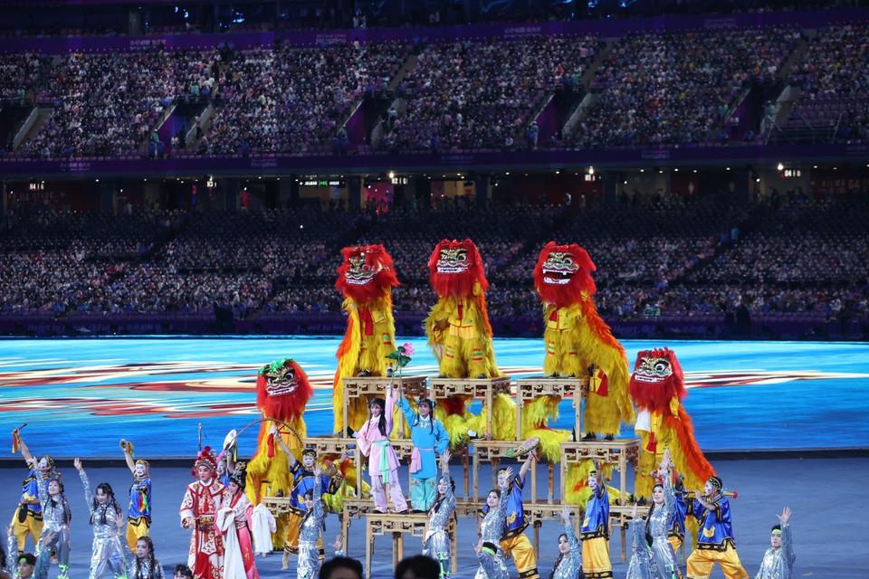 Tiết mục biểu diễn tại Lễ khai mạc Đại hội Thể thao châu Á-ASIAD 19 trên Sân vận động Olympic thành phố Hàng Châu (Trung Quốc). (Ảnh: Hoàng Linh/TTXVN)