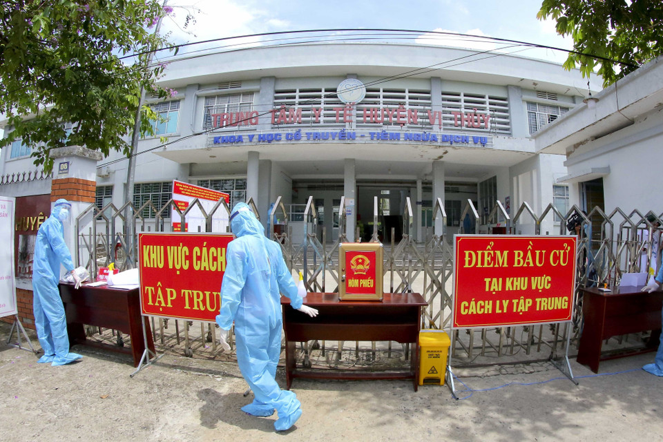 Diễn tập tình huống bầu cử tại khu cách ly tập trung, bệnh viện, cơ sở y tế. (Ảnh: Duy Khương/TTXVN)