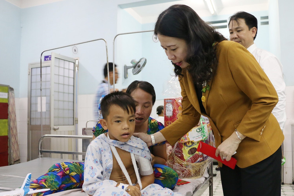 Bí thư Tỉnh ủy An Giang Võ Thị Ánh Xuân là nữ bí thư tỉnh ủy trẻ nhất trong số 6 nữ bí thư tỉnh ủy khóa XII, luôn năng động, trách nhiệm trong công việc, đi sâu đi sát thực tế để xây dựng tỉnh An Giang không ngừng phát triển, vững mạnh. (Ảnh: Công Mạo/TTXVN)