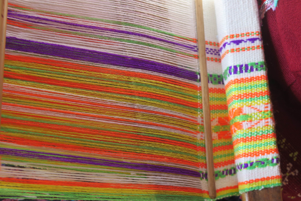 Tháng 2/2023, Bộ văn hóa, Thể thao và Du lịch ban hành Quyết định số 238/QĐ-BVHTTDL về công bố danh mục di sản văn hóa phi vật thể quốc gia; trong đó có Nghề dệt thủ công truyền thống của dân tộc Bahnar tại các huyện Đăk Hà, Sa Thầy, Kon Rẫy và thành phố Kon Tum, tỉnh Kon Tum. Điều này đã mang lại những tín hiệu tích cực trong công tác bảo tồn và phát huy nghề dệt thổ cẩm truyền thống của bà con dân tộc thiểu số Bahnar tại tỉnh Kon Tum. Đặc biệt, còn tiếp thêm tinh thần để những nghệ nhân “gạo cội” truyền thụ nghề dệt cho con, cháu. (Ảnh: Dư Toán/TTXVN)