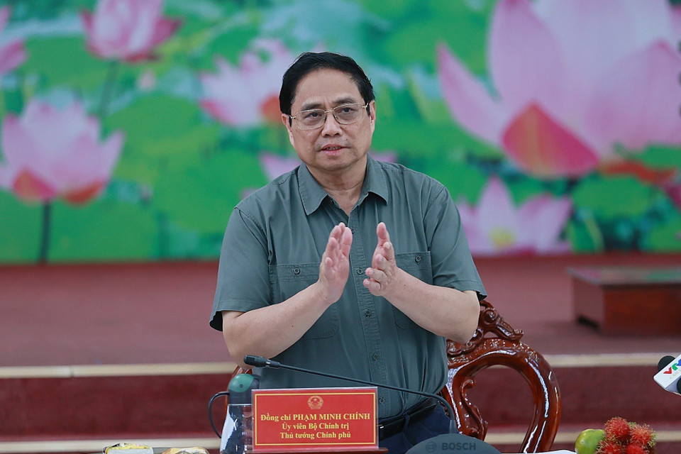 Chiều 12/8, tại thành phố Cần Thơ, Thủ tướng Phạm Minh Chính chủ trì làm việc với các bộ, ngành và lãnh đạo các tỉnh vùng Đồng bằng sông Cửu Long về tình hình sạt lở bờ sông, bờ biển. (Ảnh: Dương Giang/TTXVN)