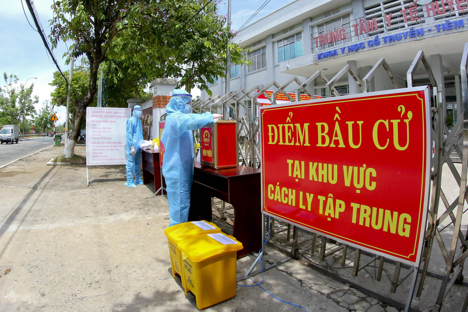 Hình huống bầu cử tại khu cách ly tập trung, bệnh viện, cơ sở y tế. (Ảnh: Duy Khương/TTXVN)