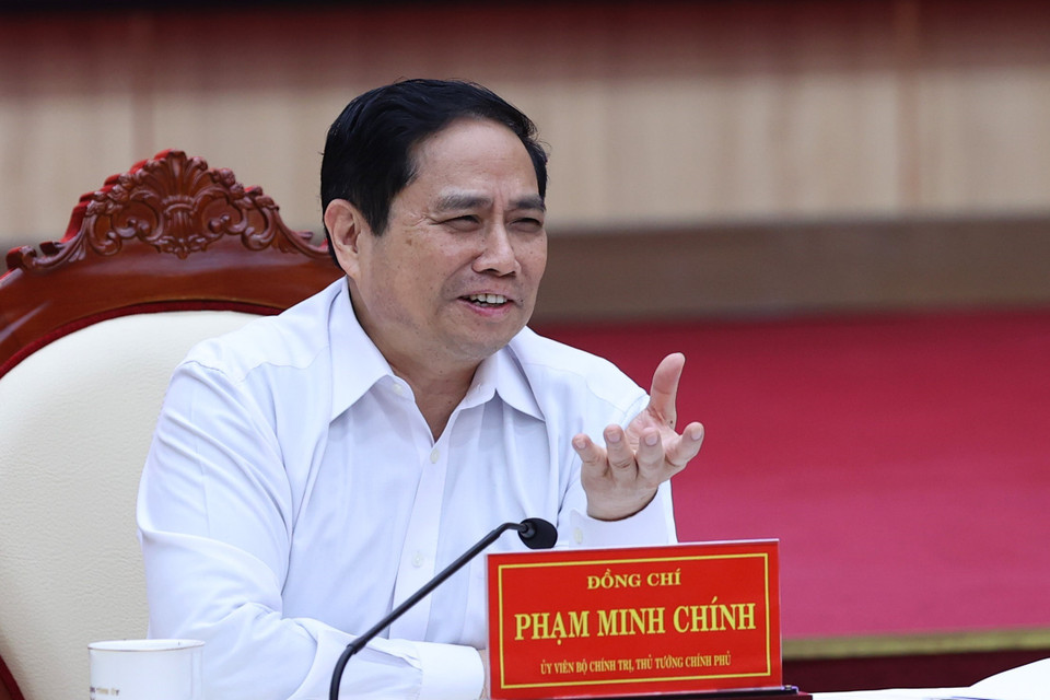 Thủ tướng Phạm Minh Chính chủ trì làm việc với lãnh đạo chủ chốt tỉnh Kiên Giang. (Ảnh: Dương Giang/TTXVN)