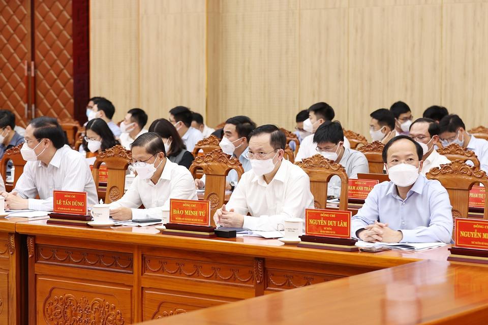 Các vị lãnh đạo chủ chốt tỉnh Kiên Giang tham dự buổi làm việc. (Ảnh: Dương Giang/TTXVN)