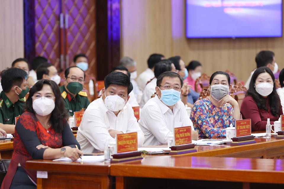 Các vị lãnh đạo chủ chốt tỉnh Kiên Giang tham dự buổi làm việc. (Ảnh: Dương Giang/TTXVN)