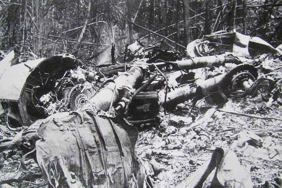 Xác máy bay vận tải AC-130 của Mỹ bị quân giải phóng bắn rơi trong chiến dịch Đường 9 - Nam Lào, mùa Xuân năm 1971. (Ảnh: Tư liệu/TTXVN phát)