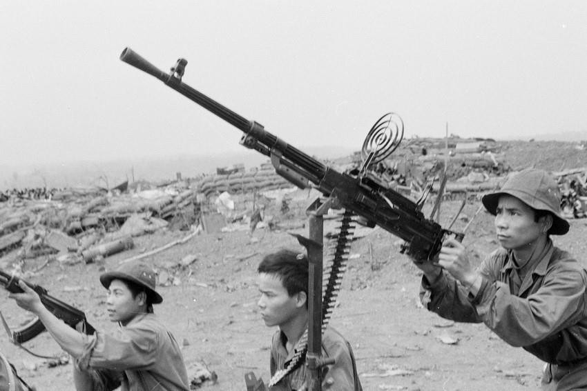 Lực lượng phòng không của Đoàn 559 - Bộ đội Trường Sơn tập trung tại chiến dịch Đường 9 - Nam Lào rất mạnh, gồm 1 trung đoàn tên lửa, 5 trung đoàn cao xạ, trong đó có súng máy 12,7 mm và 14,5 mm diệt trực thăng rất lợi hại. (Ảnh: TTXVN)