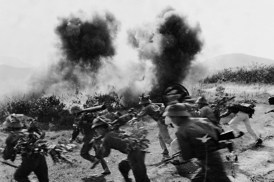 Quân giải phóng triển khai tấn công địch trong chiến dịch Đường 9 - Nam Lào. Sức lan tỏa của chiến thắng Đường 9 - Nam Lào vượt ra khỏi giới hạn cả về mặt không gian và thời gian; xứng đáng là một trong những bản anh hùng ca trong kháng chiến chống Mỹ, cứu nước. (Ảnh: Nguyễn Đình Ưu/TTXVN)