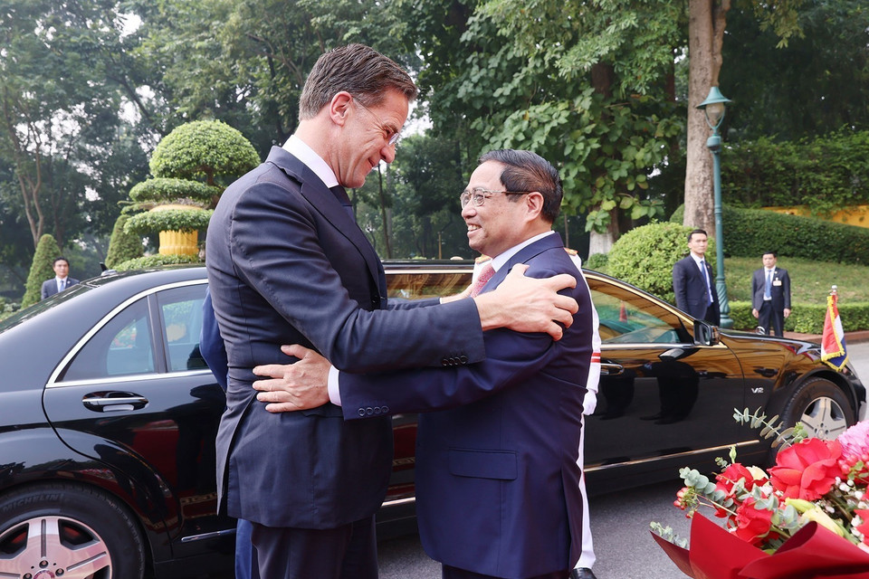 Thủ tướng Phạm Minh Chính đón Thủ tướng Hà Lan Mark Rutte. (Ảnh: Dương Giang/TTXVN)