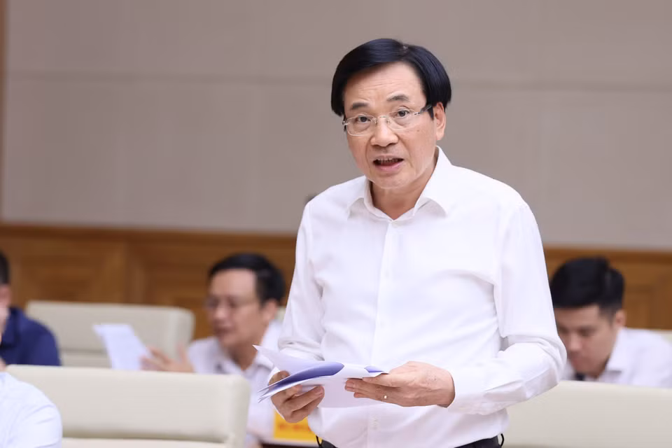 Bộ trưởng, Chủ nhiệm Văn phòng Chính phủ Trần Văn Sơn báo cáo rà soát việc thực hiện kết luận của Thủ tướng Chính phủ. (Ảnh: Dương Giang/TTXVN)