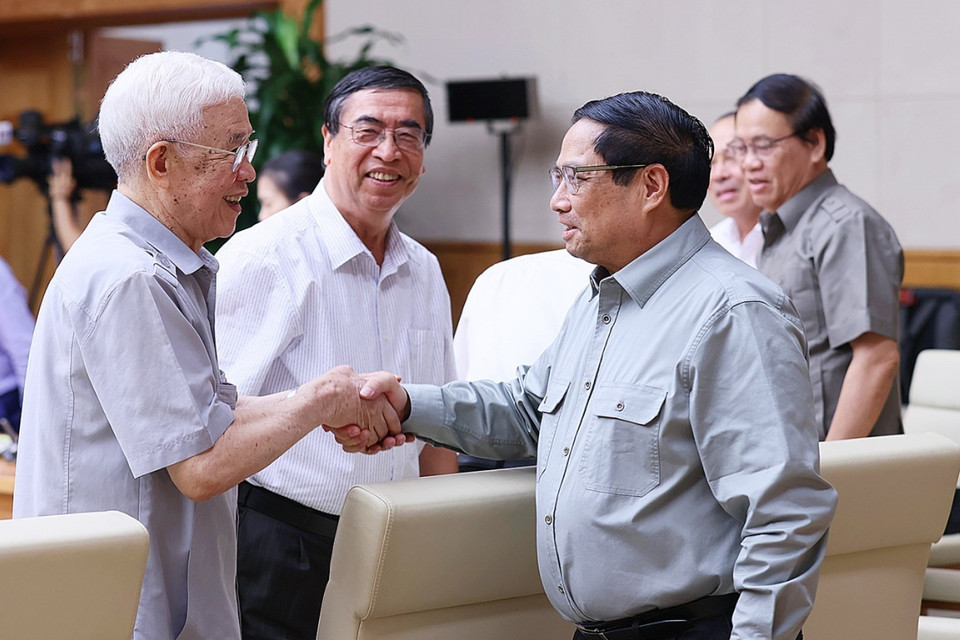 Thủ tướng Phạm Minh Chính với các đại biểu. (Ảnh: Dương Giang/TTXVN)