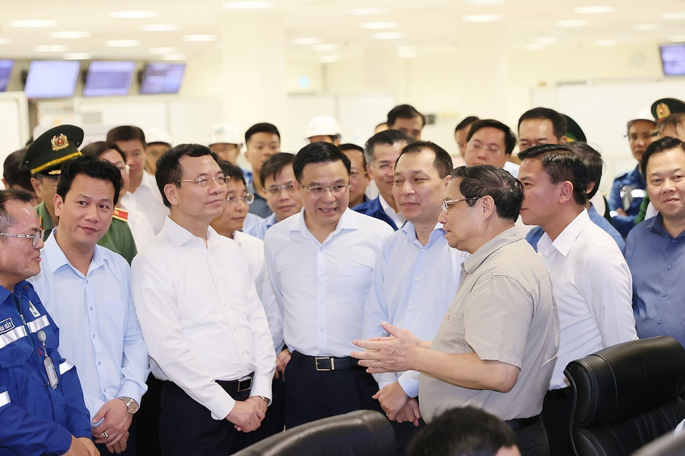 Thủ tướng Phạm Minh Chính kiểm tra công tác vận hành Nhà máy Lọc hóa dầu Nghi Sơn. (Ảnh: Dương Giang/TTXVN)