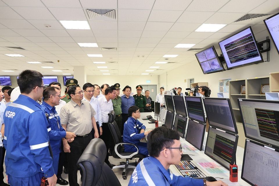 Thủ tướng Phạm Minh Chính kiểm tra công tác vận hành Nhà máy Lọc hóa dầu Nghi Sơn. (Ảnh: Dương Giang/TTXVN)