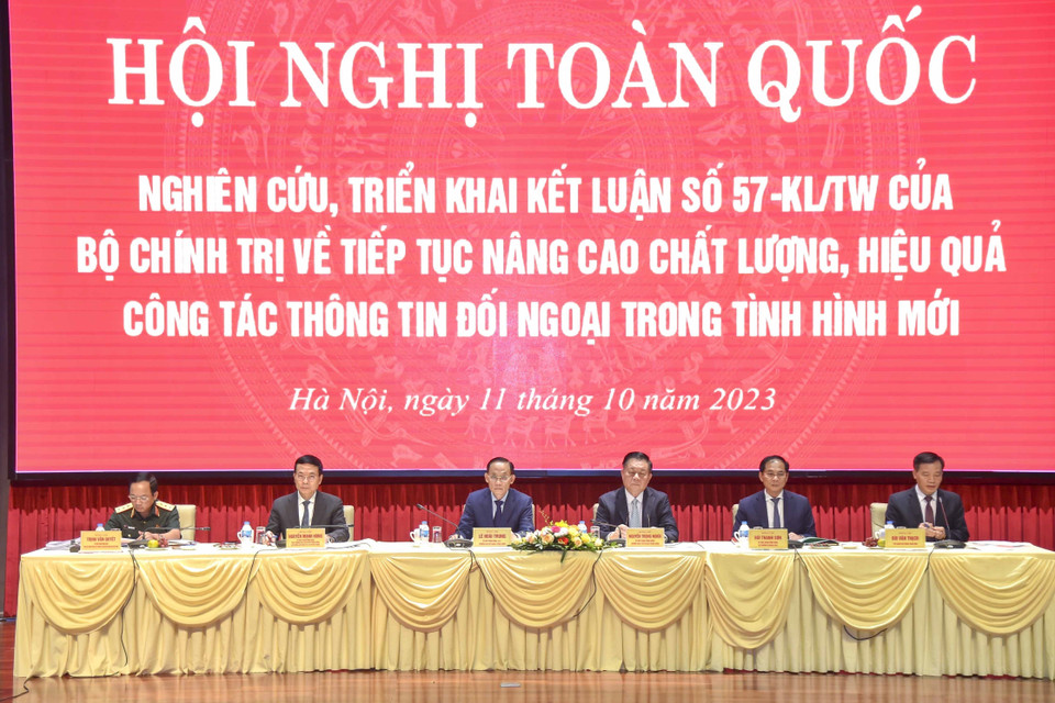 Chiều 11/10, tại Hà Nội, Ban Chỉ đạo Công tác Thông tin Đối ngoại tổ chức Hội nghị Toàn quốc nghiên cứu, triển khai Kết luận số 57-KL/TW của Bộ Chính trị về tiếp tục nâng cao chất lượng, hiệu quả công tác thông tin đối ngoại trong tình hình mới. (Ảnh: Phương Hoa/TTXVN)