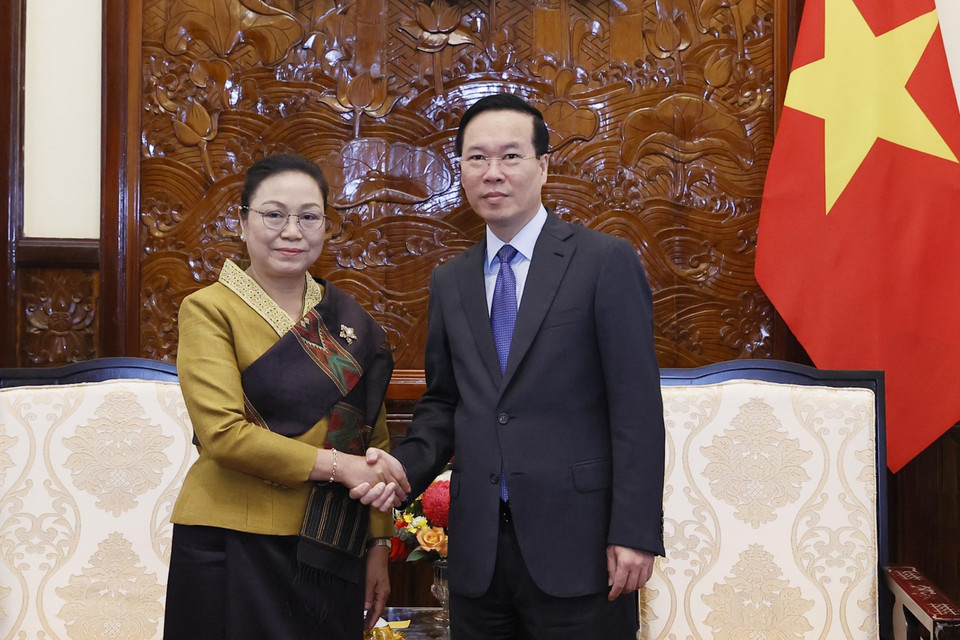 Chủ tịch nước Võ Văn Thưởng với Đại sứ Lào Khamphao Ernthavanh. (Ảnh: Thống Nhất/TTXVN)