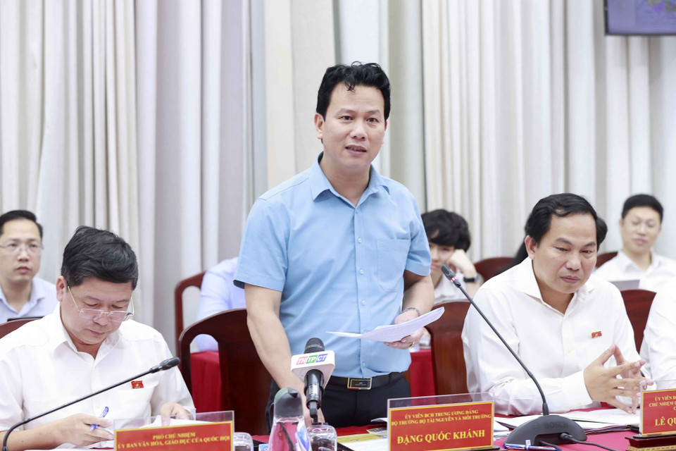 Bộ trưởng Bộ Tài nguyên và Môi trường Đặng Quốc Khánh phát biểu. (Ảnh: Doãn Tấn/TTXVN)