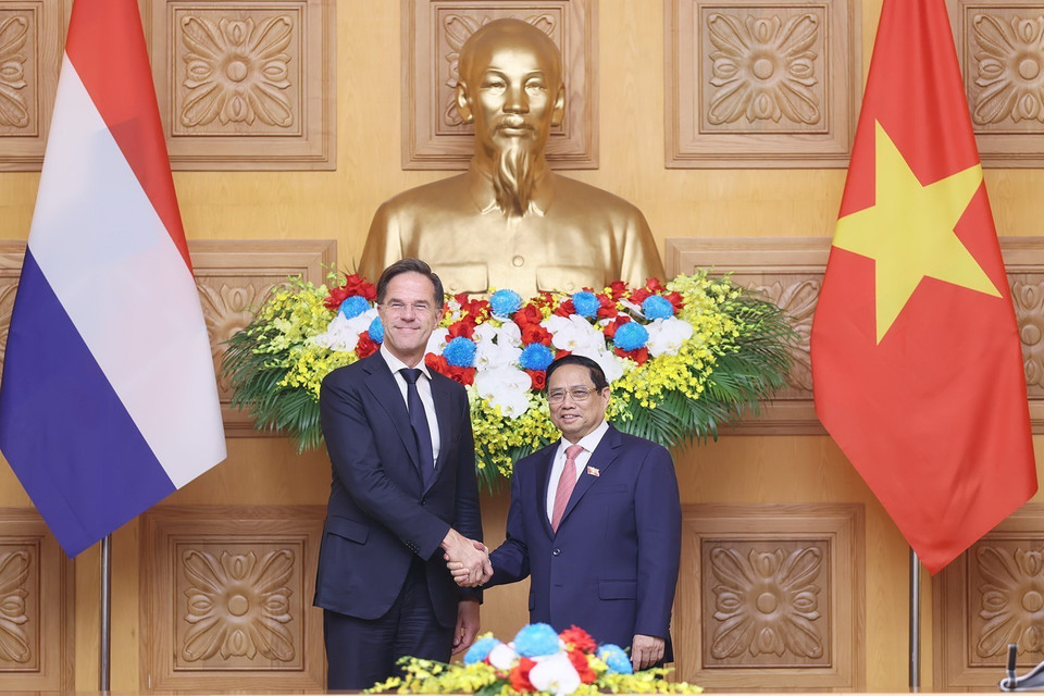 Thủ tướng Phạm Minh Chính và Thủ tướng Hà Lan Mark Rutte tại buổi hội đàm. (Ảnh: Dương Giang/TTXVN)