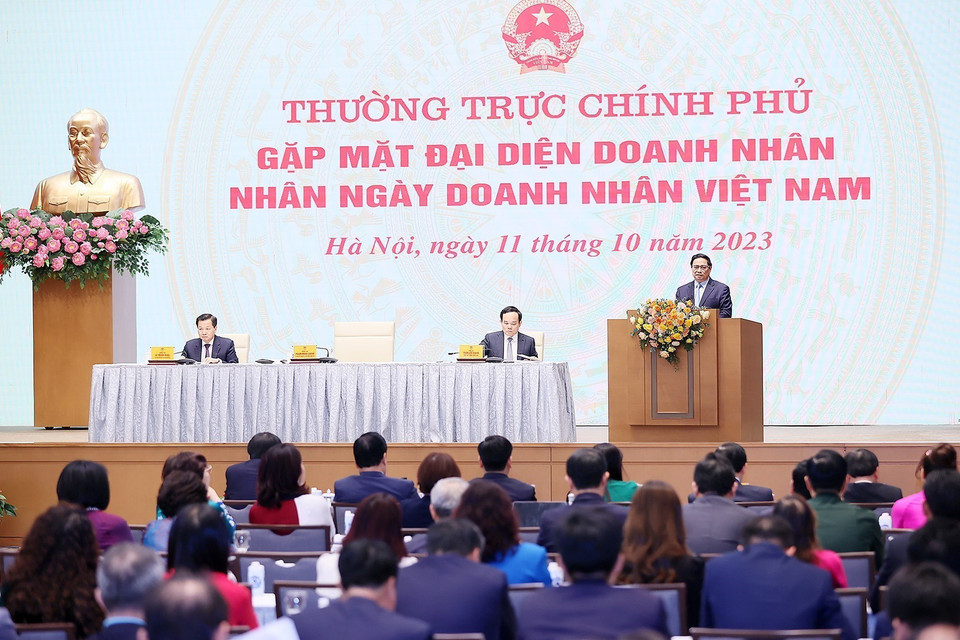 Thủ tướng Phạm Minh Chính phát biểu tại buổi gặp mặt đại diện doanh nhân Việt Nam. (Ảnh: Dương Giang/TTXVN)