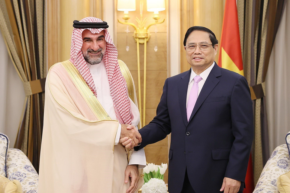 Thủ tướng Phạm Minh Chính tiếp ông Yasser Al-Rumayyan, Thống đốc Quỹ Đầu tư Công Saudi Arabia (PIF). (Ảnh: Dương Giang/TTXVN)