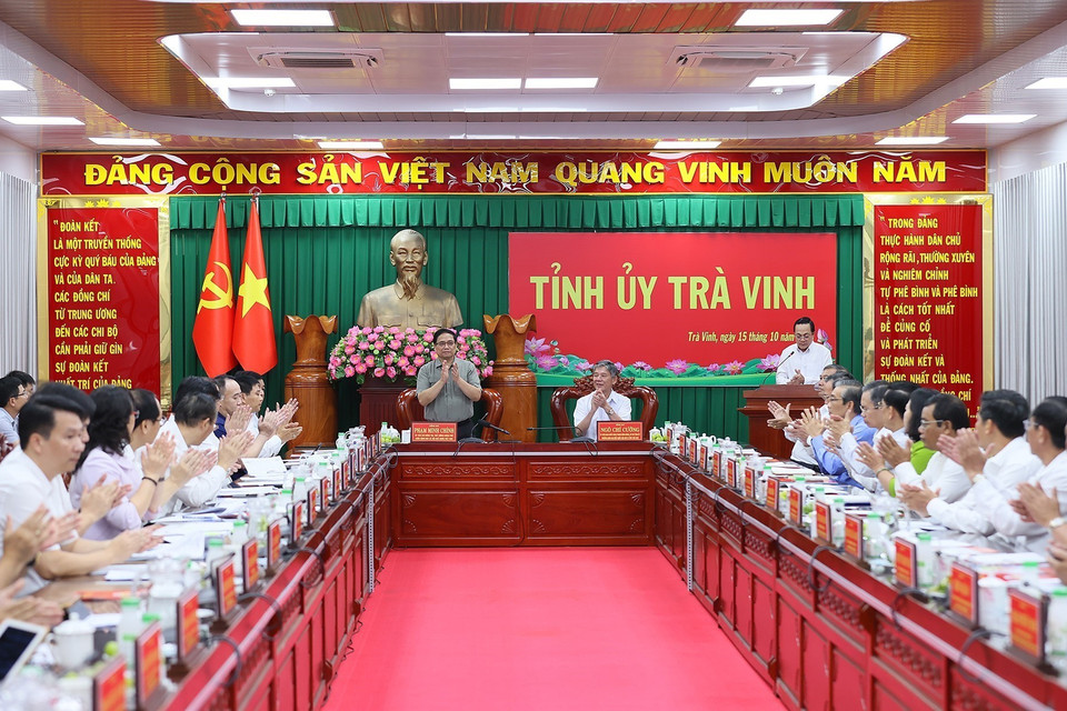 Chiều 15/10, Thủ tướng Phạm Minh Chính chủ trì làm việc với Ban Thường vụ Tỉnh ủy Trà Vinh về tình hình kinh tế-xã hội, quốc phòng, an ninh, xây dựng Đảng và hệ thống chính trị của tỉnh. (Ảnh: Dương Giang/TTXVN)