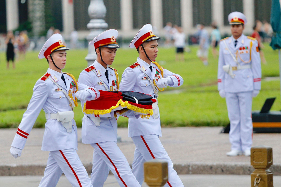Nghi lễ thượng cờ rủ tại quảng trường Ba Đình, sáng 26/9/2018. (Ảnh: Minh Sơn/Vietnam+)