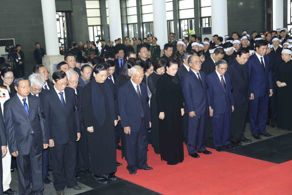 Đoàn Quốc hội nước Cộng hòa Xã hội Chủ nghĩa Việt Nam, do đồng chí Nguyễn Thị Kim Ngân, Ủy viên Bộ Chính trị, Chủ tịch Quốc hội làm Trưởng đoàn, viếng Chủ tịch nước Trần Đại Quang. (Ảnh: Nhan Sáng/TTXVN)