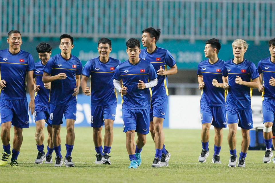 Chiều 28/8, đội tuyển Olympic Việt Nam đã có buổi tập luyện trên sân Pakansari (Bogor, Indonesia) để chuẩn bị cho trận đấu ở vòng bán kết, môn bóng đá nam ASIAD 2018 với Olympic Hàn Quốc. (Ảnh: Hoàng Linh/TTXVN)