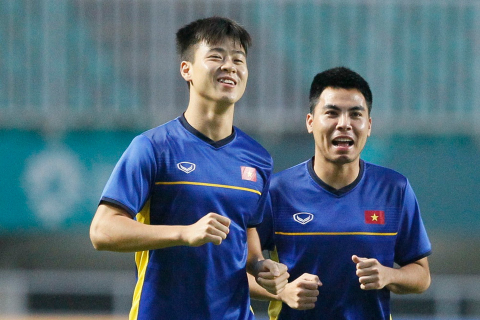  Trung vệ Duy Mạnh (trái) đã bình phục chấn thương. (Ảnh: Hoàng Linh/TTXVN)