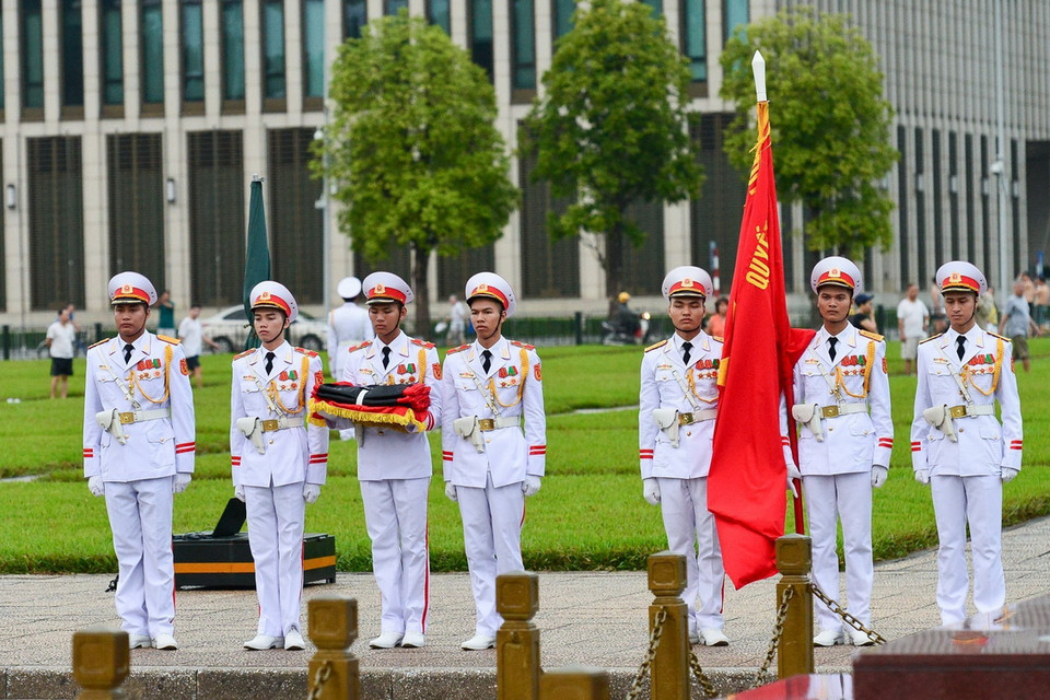Nghi lễ thượng cờ rủ tại quảng trường Ba Đình, sáng 26/9/2018. (Nguồn: TTXVN phát)