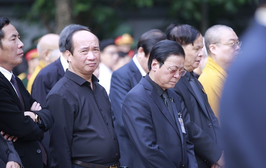 Xếp hàng chờ vào viếng Chủ tịch nước Trần Đại Quang. (Ảnh: TTXVN)