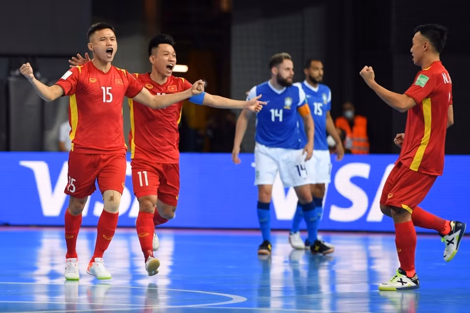 Huấn luyện viên trưởng Phạm Minh Giang chia sẻ: 'Ghi bàn vào lưới đội bóng mạnh như Brazil đã là niềm hạnh phúc.' (Ảnh: Getty Images)