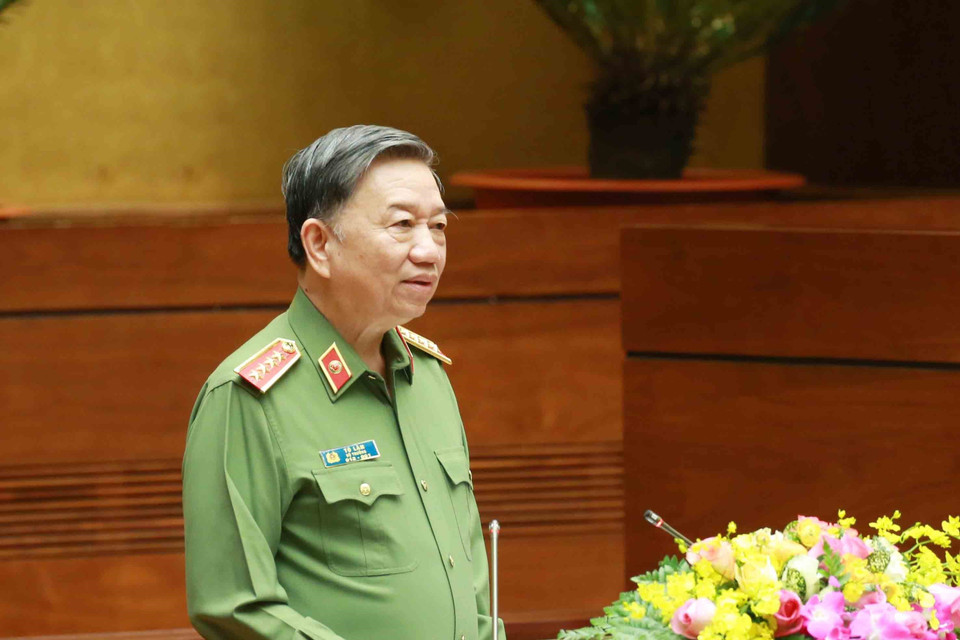 Bộ trưởng Bộ Công an Tô Lâm trình bày chuyên đề: Những nhận thức mới và tư duy mới về an ninh quốc gia. (Ảnh: Phương Hoa/TTXVN)