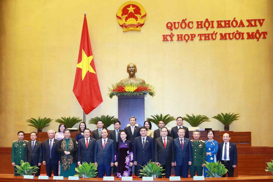 Chủ tịch Quốc hội Nguyễn Thị Kim Ngân và Thủ tướng Nguyễn Xuân Phúc với Đoàn đại biểu Quốc hội tỉnh Nghệ An tại kỳ họp. (Ảnh: Phương Hoa/TTXVN)