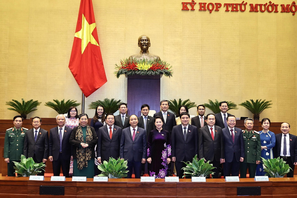 Chủ tịch Quốc hội Nguyễn Thị Kim Ngân và Thủ tướng Nguyễn Xuân Phúc với Đoàn đại biểu Quốc hội tỉnh Nghệ An. (Ảnh: Trọng Đức/TTXVN)