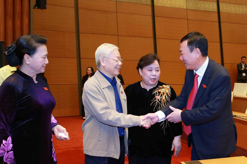 Tổng Bí thư, Chủ tịch nước Nguyễn Phú Trọng, Chủ tịch Quốc hội Nguyễn Thị Kim Ngân với các đại biểu Quốc hội. (Ảnh: Phương Hoa/TTXVN)