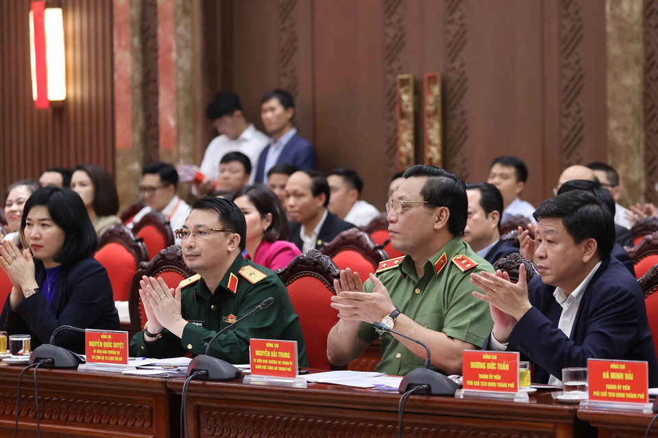 Các lãnh đạo chủ chốt thành phố Hà Nội tham dự buổi làm việc. (Ảnh: Thống Nhất/TTXVN)