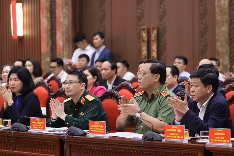 Các lãnh đạo chủ chốt thành phố Hà Nội tham dự buổi làm việc. (Ảnh: Thống Nhất/TTXVN)