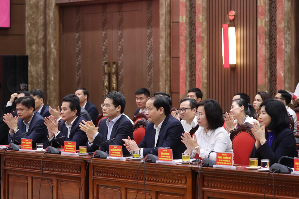 Các lãnh đạo chủ chốt thành phố Hà Nội tham dự buổi làm việc. (Ảnh: Thống Nhất/TTXVN)