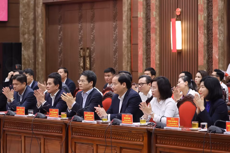 Các lãnh đạo chủ chốt thành phố Hà Nội tham dự buổi làm việc. (Ảnh: Thống Nhất/TTXVN)