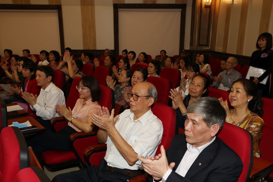 Cử tri Tổ dân phố số 8 phường Nguyễn Du dự Hội nghị lấy ý kiến nhận xét và tín nhiệm cử tri nơi cư trú đối với người ứng cử đại biểu Quốc hội khóa XV. (Ảnh: Trí Dũng/TTXVN)