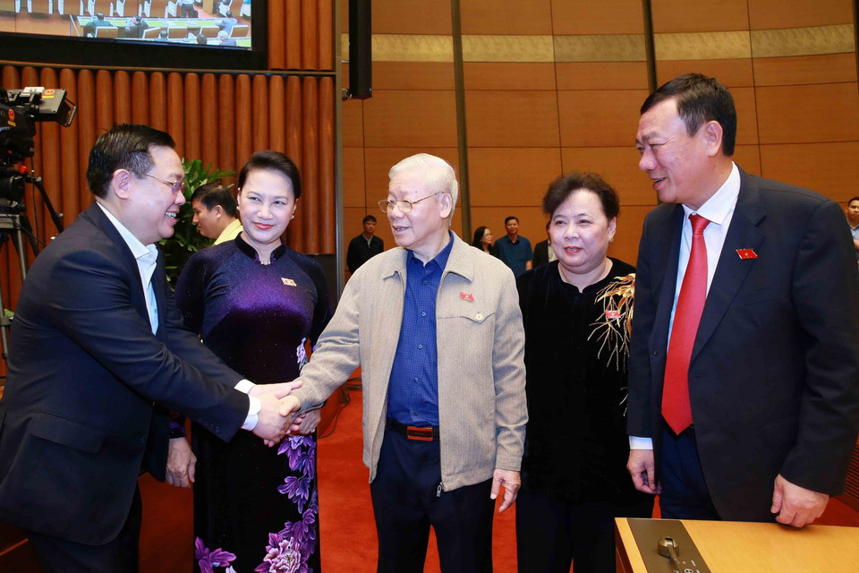 Tổng Bí thư, Chủ tịch nước Nguyễn Phú Trọng, Chủ tịch Quốc hội Nguyễn Thị Kim Ngân với các đại biểu Quốc hội. (Ảnh: Phương Hoa/TTXVN)