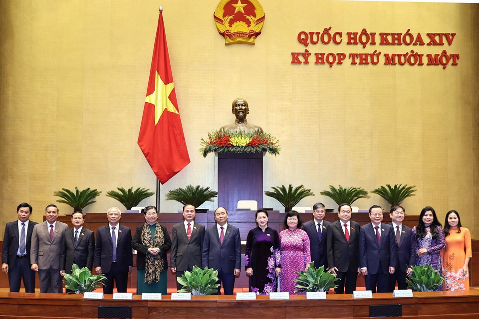 Chủ tịch Quốc hội Nguyễn Thị Kim Ngân và Thủ tướng Nguyễn Xuân Phúc với Đoàn đại biểu Quốc hội tỉnh Ninh Thuận. (Ảnh: Trọng Đức/TTXVN)