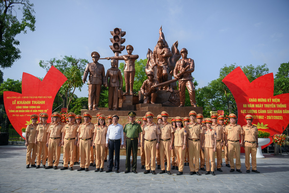 Thiếu tướng Nguyễn Công Bẩy - Phó cục trưởng Cục Công tác Đảng và Công tác Chính Trị, Bộ Công an cho biết, công trình tượng đài mang tính biểu tượng, khái quát cao, trang nghiêm, mang ý nghĩa chính trị, lịch sử truyền thống, có giá trị nghệ thuật. (Ảnh: PV/Vietnam+)