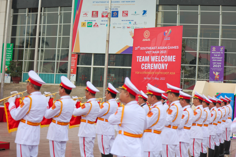 Mỗi đoàn thể thao các nước dự Lễ thượng cờ gồm 31 thành viên, tương ứng với con số 31 kỳ SEA Games, cùng đại diện Đại sứ quán 10 nước Đông Nam Á tại Hà Nội. (Ảnh: Minh Sơn/Vietnam+)