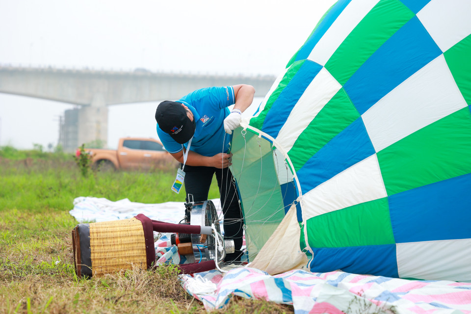Ban tổ chức cho biết, tối 26/3 sẽ diễn ra chương trình 'Đêm hoa đăng' khi 22 khinh khí cầu tỏa sáng, soi bóng bên dòng sông Hồng cùng đêm nhạc. (Ảnh: Minh Sơn/Vietnam+)