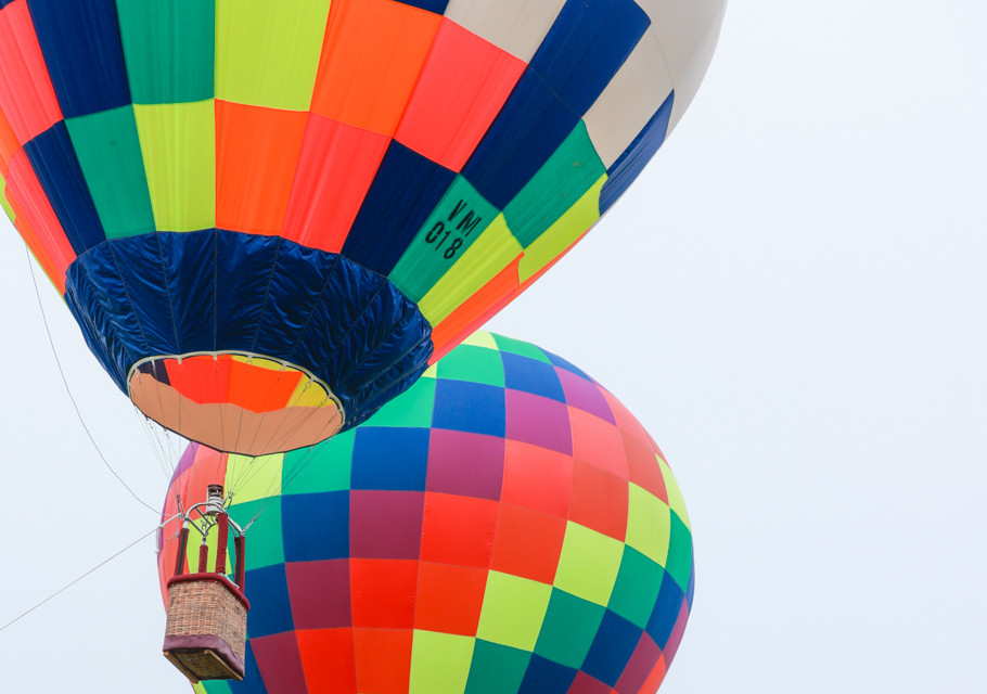 Ngoài ra, tùy thuộc tình hình thời tiết ban tổ chức sẽ quyết định thời điểm cất cánh của những khinh khí cầu. (Ảnh: Minh Sơn/Vietnam+)