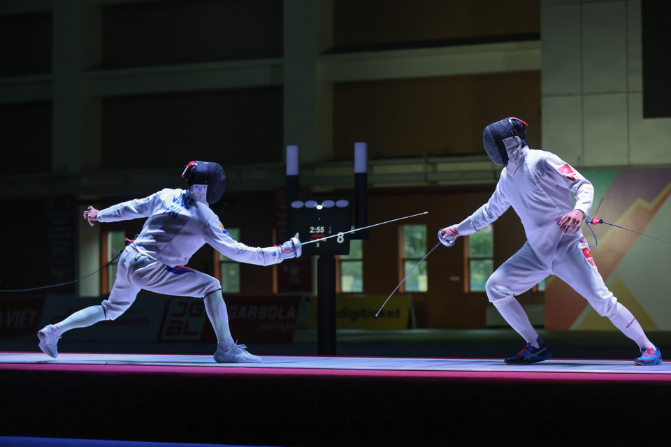 Chiều 14/5 tại Cung thi đấu điền kinh trong nhà Mỹ Đình (Hà Nội) đã diễn ra trận chung kết nội dung kiếm ba cạnh cá nhân nam SEA Games 31. (Ảnh: Minh Sơn/Vietnam+)