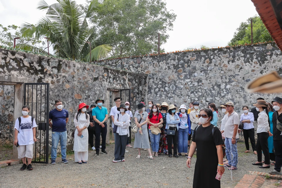 Ngày 24-26/6, Báo Điện tử VietnamPlus đã tổ chức chuyến 'Về Nguồn' tại Côn Đảo, nơi có những di tích lịch sử ghi dấu tội ác của kẻ xâm lược và sự bất khuất, kiên cường của hàng vạn chiến sỹ cách mạng. (Ảnh: Hoài Nam/Vietnam+)